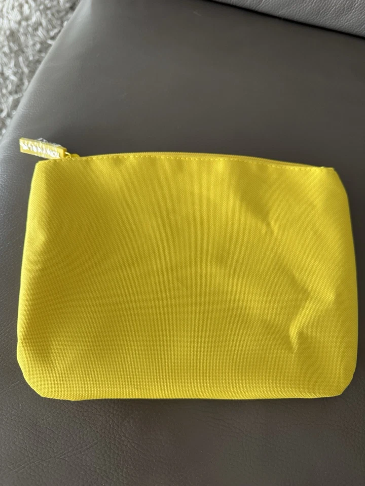 Bolsa de Maquillaje TonyMoly Amarilla Julio 2025 Foto 1 de 4