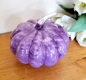 HANDBLOWN ART ROUGE GLASS LAVENDER VIOLET PUMPKIN FIGURINE THANKSGIVING HARVEST - Picture 1 of 5