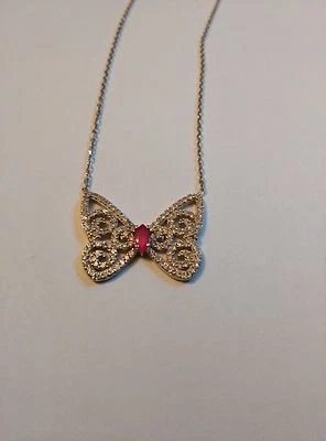 Precioso collar mariposa con rubí creado y circonita cúbica enchapado en rodio plata 925 S. Foto 1 de 4