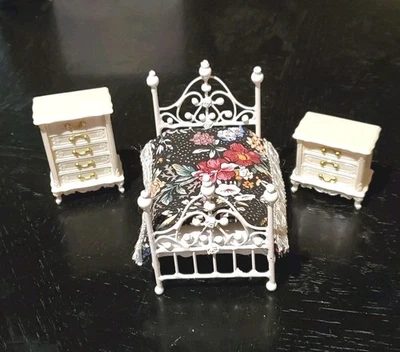 HALF SCALE 1/24 Dollhouse Miniature 3pc Bedroom Set White Wire Bed - Image 1 of 4