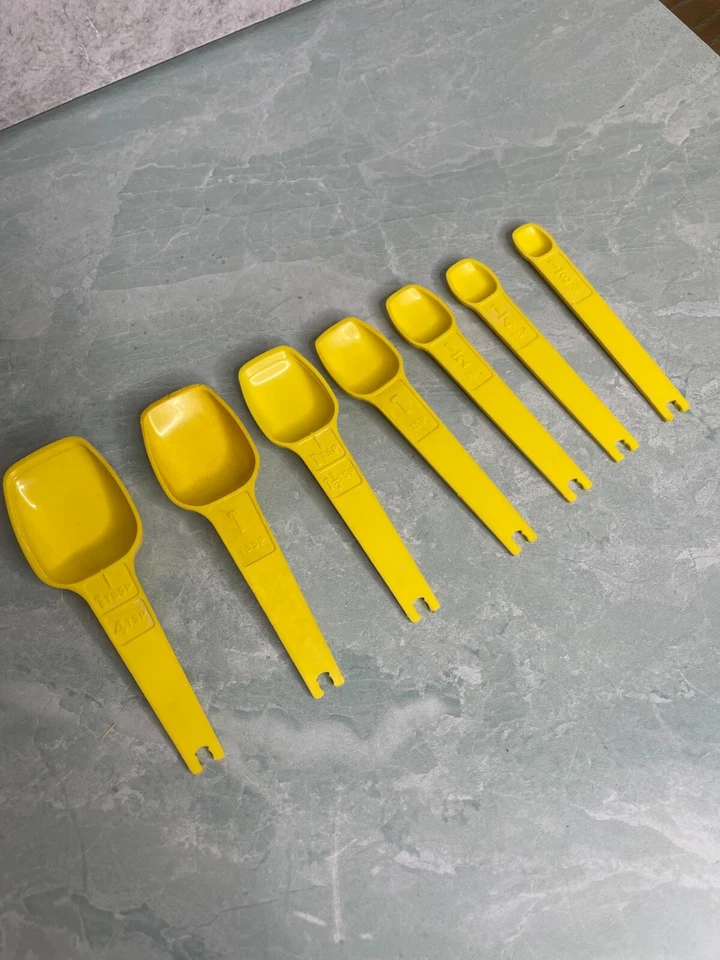 Vintage Tupperware 7pc MEASURING SPOONS Set daffodil yellow - Image 1 of 4