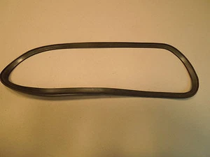 FACTORY FERRARI  275 GTS 330 GTC 330 2+2 RIGHT  PARK TURN LAMP GASKET NOS  - Picture 1 of 2