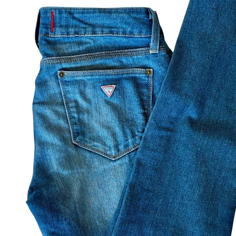 Vaqueros vintage GUESS talla 28 cuentan con un estilo clásico, ajustado Foto 1 de 4