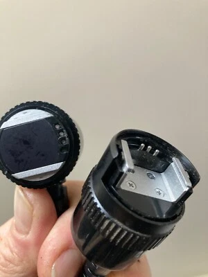 NIKON SC-14 FLASH F3 CAMERA CORD /5- NIKON 52MM LENS CAPS • USED •GOOD CONDITION - Image 1 of 4