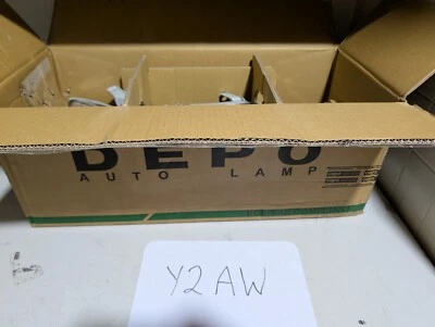 RH Passenger Headlight Assembly 312-11C8R-AC2 fits 2012 Toyota Camry (Y2AW) - Image 1 of 3