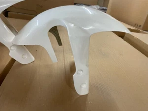 Suzuki GSXR 1000 05-08 and GSXR 600/750 06-2010 Front Fender Fiberglass WHITE - Picture 1 of 3