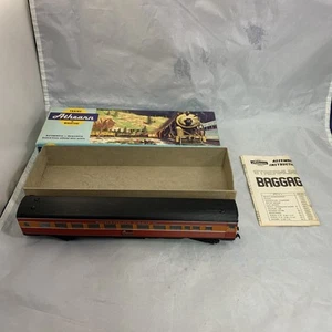 Athearn Southern Pacific Daylight Coach Unlighted HO Kit 1818 Vintage - Picture 1 of 18