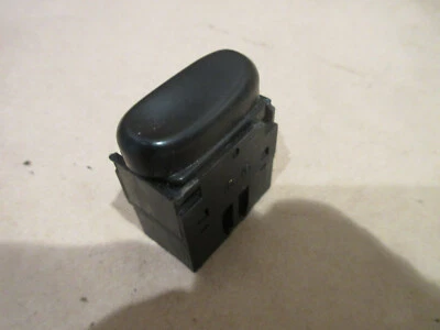 Ferrari 360 Modena Spider - Interruptor de elevación de ventana derecha sin placa - P/N 65520300 Foto 1 de 4