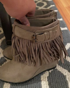 Qupid Fringe Wedge Ankle Booties Size 6 - Picture 1 of 8