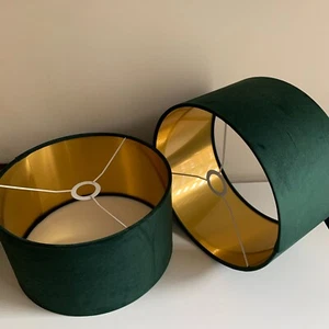 Samtlampenschirm und Pendelleuchtenschirm mit gebürstetem Goldfutter. - Bild 1 von 24