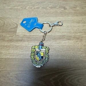 Wizarding World Harry Potter Hufflepuff Spinning Crest Keychain Universal Studio - Picture 1 of 2