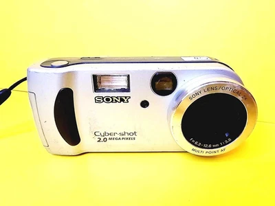 SONY CYBER-SHOT DSC-P51 2.0MP COMPACT DIGITAL CAMERA 3X DIGITAL ZOOM AUTO FOCUS - Image 1 of 4
