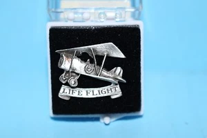 VINTAGE MILITÄRFLUGZEUG ZINN PINBACK PLANE LIFE FLIGHT IM ORIGINAL ETUI PIN - Bild 1 von 5