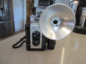 ARGUS ARGOFLEX 75 TWIN LENS REFLEX Bakelite CAMERA w Flash Unit - Picture 1 of 6