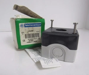 TELEMECANIQUE XALD01 PUSHBUTTON ENCLOSURE - Picture 1 of 6