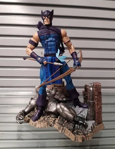 2014 Diamond Select Toys Marvel Legends Comics Classic Hawkeye Action Figure - Picture 1 of 3