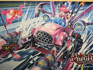 Yu-Gi-Oh! Gummierte Spielmatte GOLD PRIDE Streitwagen Carrie (24 x 14 Zoll) NEU - Bild 1 von 2