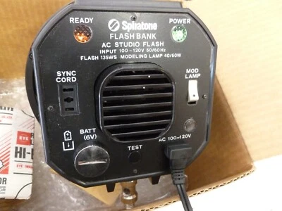 PG-3200 AC Studio Flash Modeling Lamp 100-120V Complete With Cords - Works - Image 1 of 4