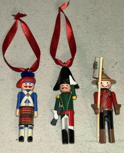 3 adornos de recuerdo de sello vintage pinza de ropa soldado sin cajas - Imagen 1 de 2
