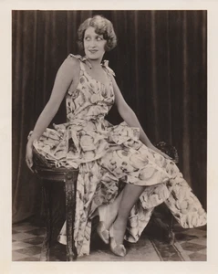 1931 Press Photo Singer Ruth Etting stars on CBS Radio's "Fleischmann Hour" - Picture 1 of 2