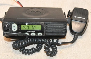 Motorola Radius CM300 UHF Transceiver 438-470Mhz - Zdjęcie 1 z 2