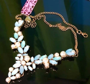 NWT BETSEY JOHNSON Pastel Green Blue Opaque Stones Faux Pearl Collar Necklace - Picture 1 of 9
