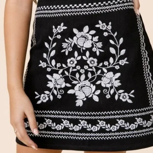 Mi Ami Embroidered Floral Cotton Mini Skirt In Small - Picture 1 of 7