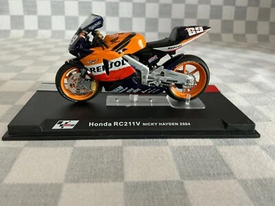 1:24 IXO - ALTAYA HONDA RC211V NICKY HAYDEN 2004 MOTO GP - Image 1 of 4