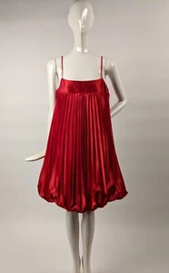 C 1980’S VINTAGE RED KNIFE PLEAT SATIN BUBBLE DRESS MCCLINTOCK - GUNNE SAX - Picture 1 of 5