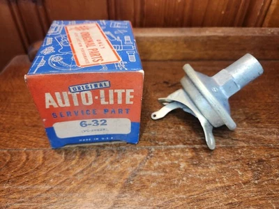 NOS AUTOLITE VC2082R 1941-50 Chrysler Dodge Plymouth Vacuum Chamber (Advance) - Image 1 of 4