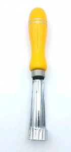 De colección NUTBROWN Butter Pat Maker Apple Corer mango rayado amarillo y plateado - Imagen 1 de 7