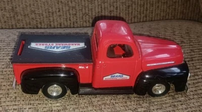 Camioneta Ford Ertl 1951 Sears ferreterías metal fundido a presión banco de juguetes ¡limpio! Foto 1 de 4