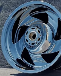 SUZUKI VZ1500 64111-22H00 2009-10 Rueda trasera cromada 5 radios 17x6 cambio llanta - Imagen 1 de 4