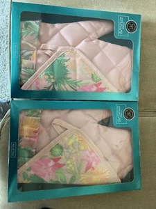 Lotto di 2, Modern Expressions Forno floreale rosa set in scatola e supporto pentola - Nuovo - Foto 1 di 4