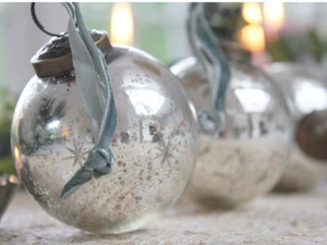 COPO DE NIEVE DE VIDRIO PLATEADO ESTRELLA ÁRBOL CHIC ORNAMENTO GRABADO DE COLECCIÓN NAVIDAD - Imagen 1 de 6