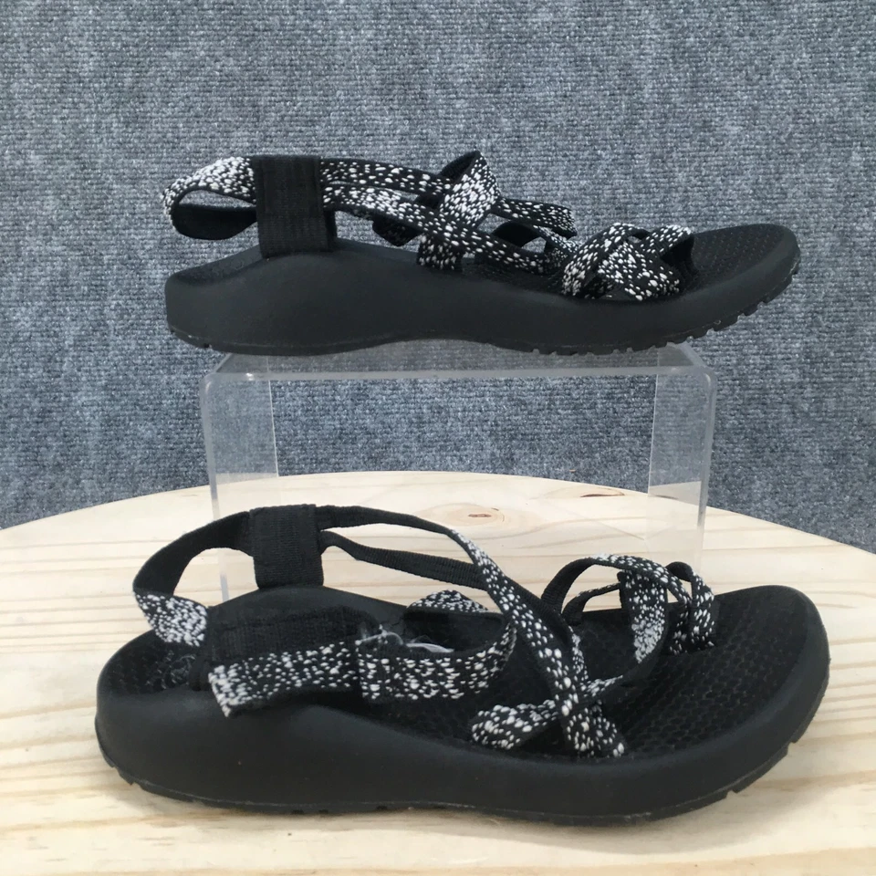 Босоножки женские Chaco 6 ZX2 классические туристические с ремешками черные комфортные плоские с петлей на носке - Изображение 1 из 4