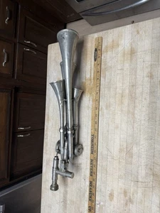 LE TESTOPHONE 4 Horn Cicca ,France  Automobile Trumphet - Picture 1 of 20