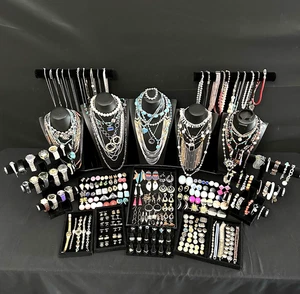 224 pc Antique Vintage Estate Costume Jewelry Some Signed. Lot 505 - Picture 1 of 24