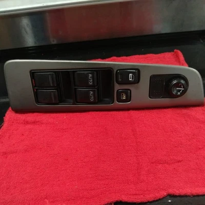 Nissan Altima Driver (LH) 2005-2006 interruptores de ventana maestra y moldura plateada OEM Foto 1 de 3