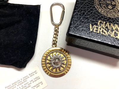 GIANNI VERSACE VINTAGE AÑOS 90 MEDUSA SUNBURST METAL LLAVERO REDONDO ITALIA ORO - Imagen 1 de 4