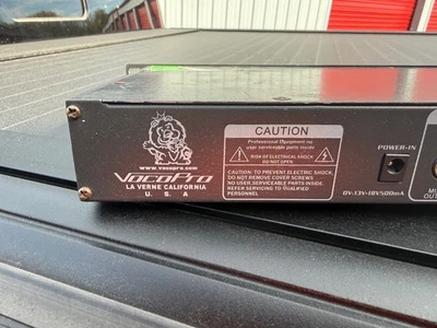 VocoPro UHF-5800 Wireless Microphone System - Image 1 of 4