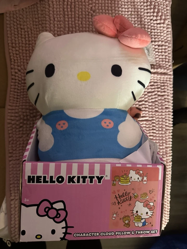 Este conjunto suele incluir un Hello Kitty y una manta a juego. Foto 1 de 1