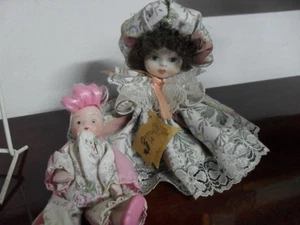 DUE BAMBOLINE VINTAGE IN PORCELLANA CAPODIMONTE - TWO ITALIAN VINTAGE DOLLS - Picture 1 of 10