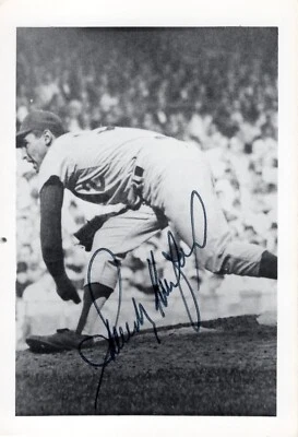 EXTREMELY SCARCE POSE! Sandy Koufax Signed 3.5" by 5" Baseball Photo PSA LOA! - Image 1 of 2