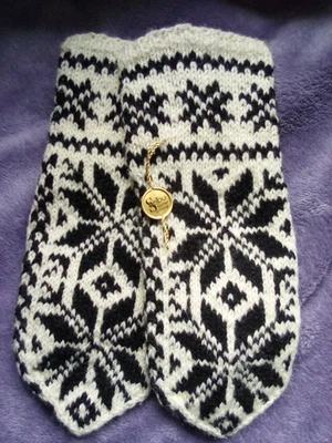 Norwegian Selbu Handknitted Adult Unisex  One size 100% Wool Mittens Gloves NEW - Image 1 of 3