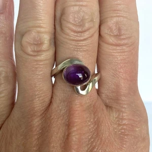 Sterling Silver 925 Oval Bezel Set Amethyst Cabochon Bypass Style Ring Sz 7.75 - Picture 1 of 24
