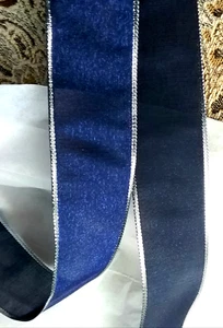 Cinta de Navidad Iridiscente Azul Oscuro 1.5" x 2 yardas Borde con Cable Plateado Metálico - Imagen 1 de 5