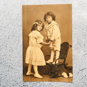 Viktorianische Kinder Vintage Geschwister Portrait Postkarte unbenutzt - Bild 1 von 6