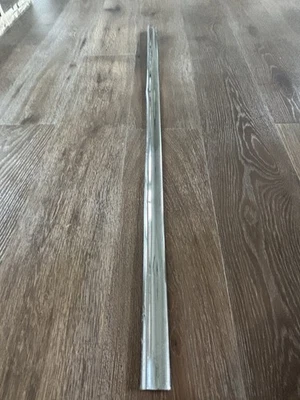 Chevrolet Biscayne 1958 2 puertas moldura puerta izquierda GM Foto 1 de 4