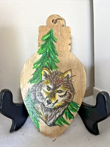 LAMPADINA IN LEGNO A FORMA DI LUPO ORNAMENTO DIPINTO A MANO, REGALO, 6X4" - Foto 1 di 3